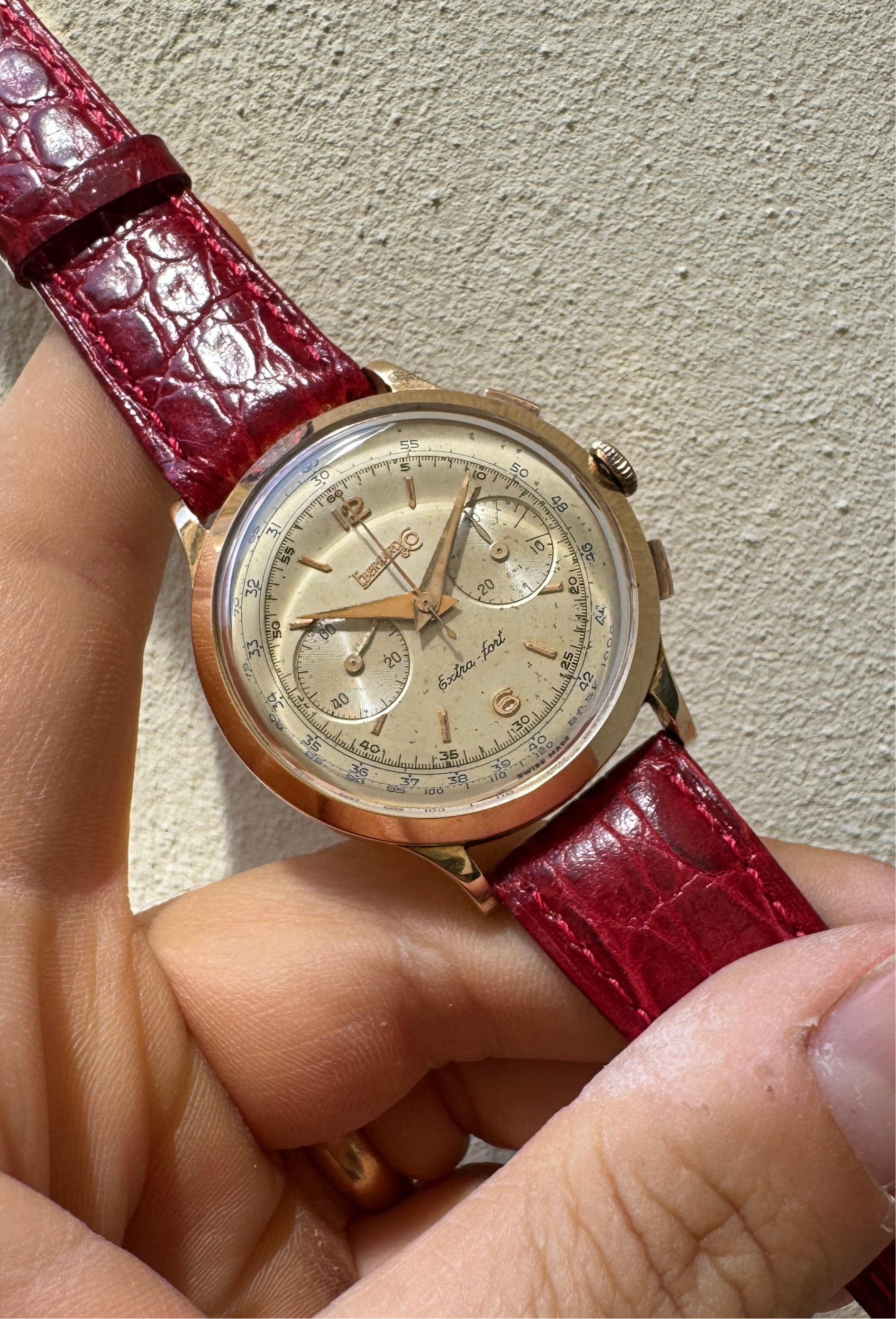 Eberhard & Co. Extra-Fort
Chronographe Calibre 16000 Yellow Gold Case