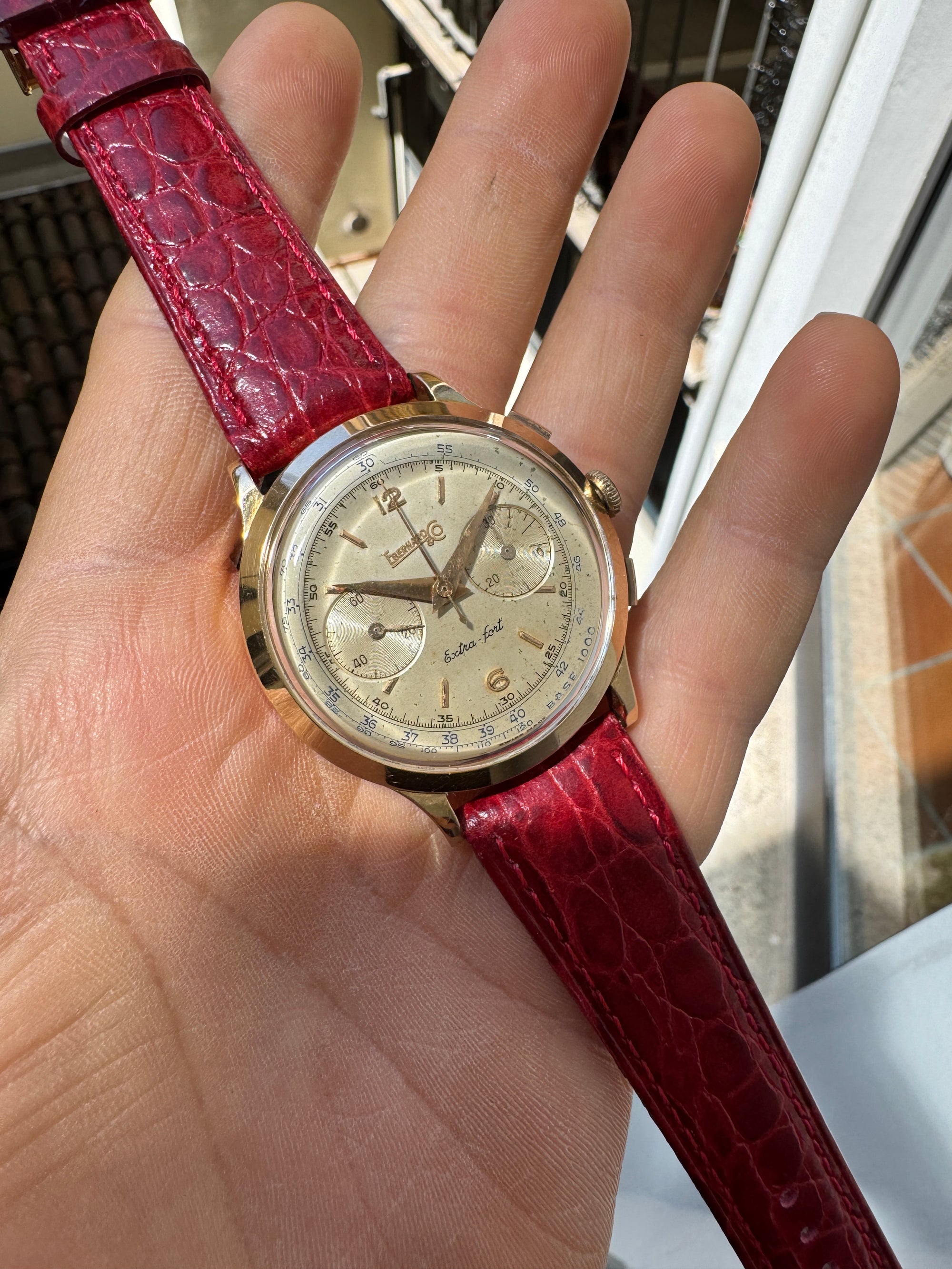 Eberhard & Co. Extra-Fort
Chronographe Calibre 16000 Yellow Gold Case
