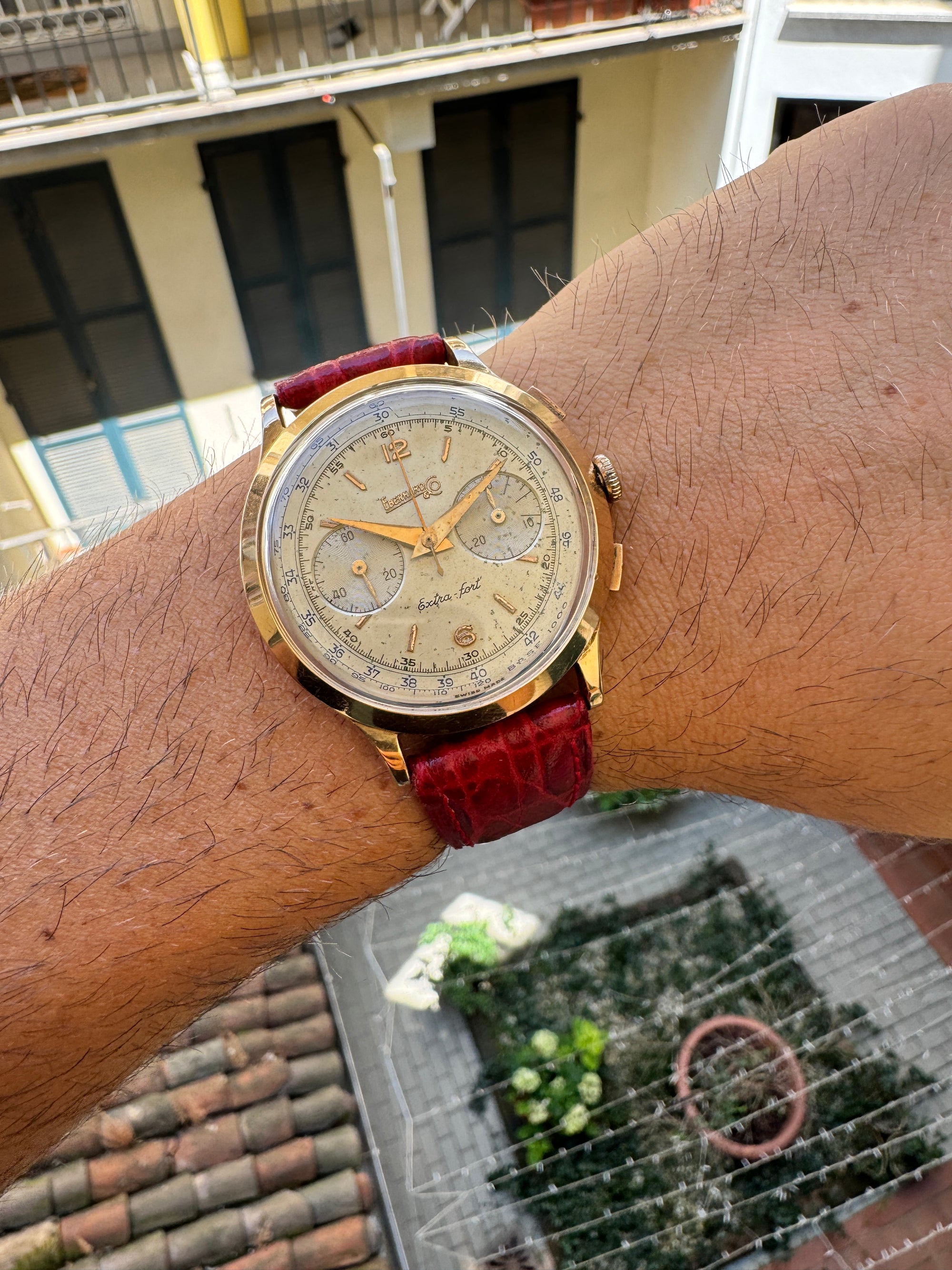 Eberhard & Co. Extra-Fort
Chronographe Calibre 16000 Yellow Gold Case